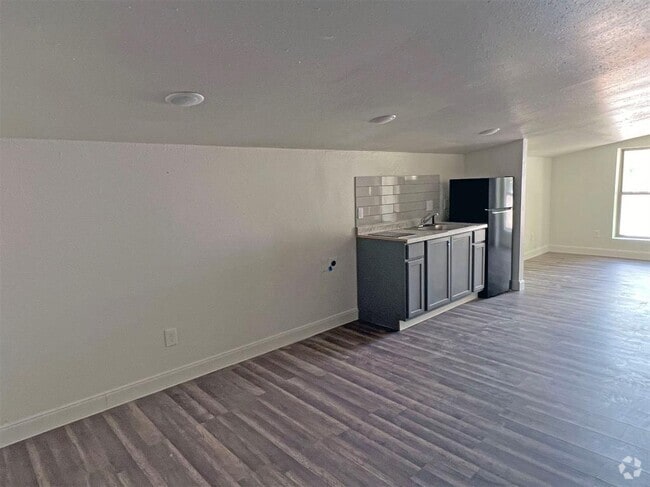 Building Photo - 201 Eastwood St Unit 5 Rental