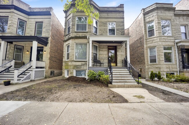 Building Photo - 1241 W Newport Ave Unit G