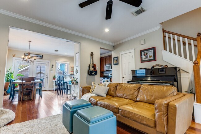 Photo - 1017 W 15th 1/2 St