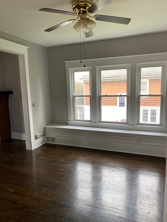 Dining room - 41 Leroy Ave Unit Upper