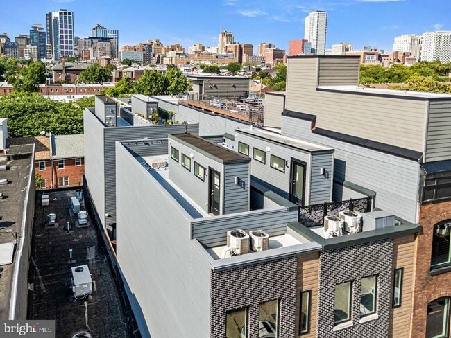 Building Photo - 1217 Bainbridge St