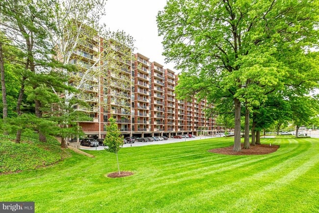Building Photo - 1300 Army Navy Dr Unit 816 Rental