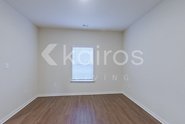 Photo - 1100 Freedom Pkwy