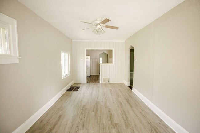 Building Photo - Very nice three bedroom 2 bathroom house available for rent!