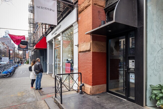 Photo - 468-472 W Broadway