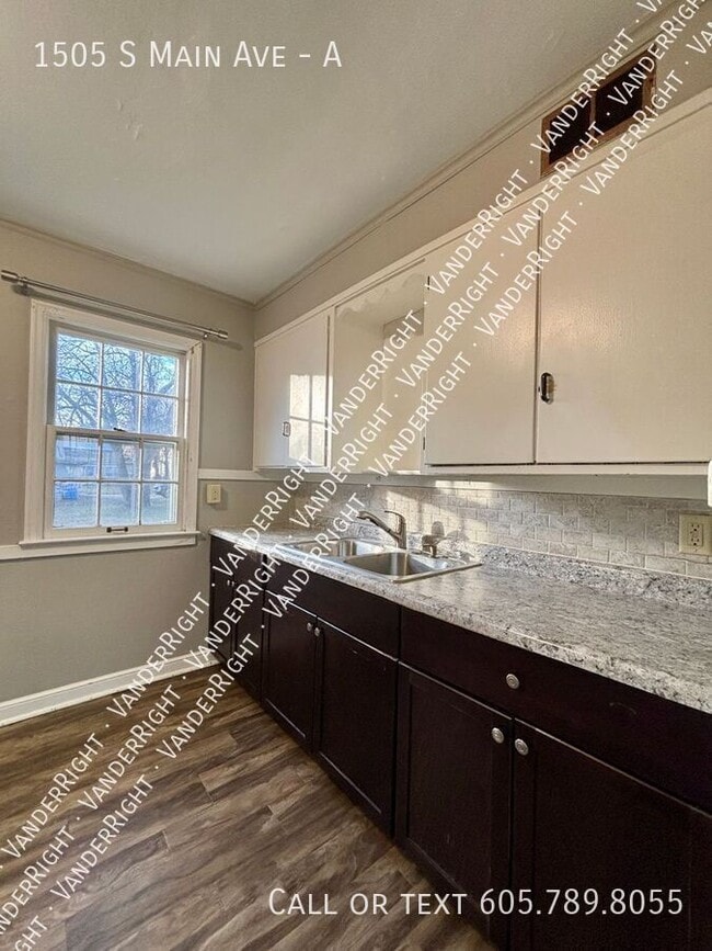 Building Photo - 1505 S Main Ave Unit A