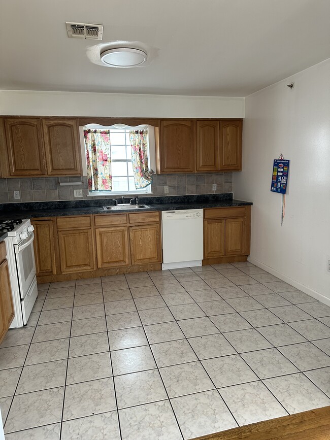 Photo - 272 Oraton St