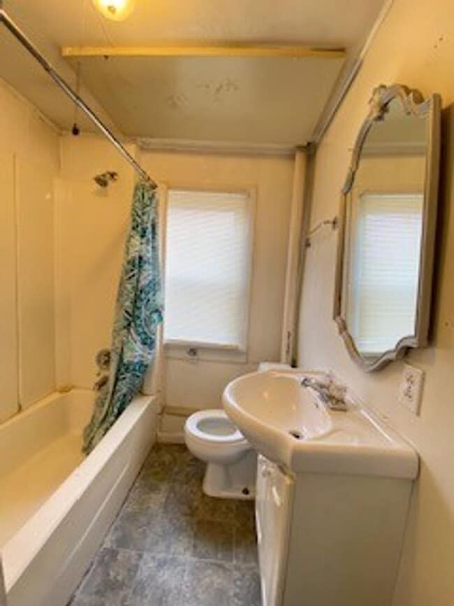 Photo - 1 Bedroom Single Family Home in Elkhart!