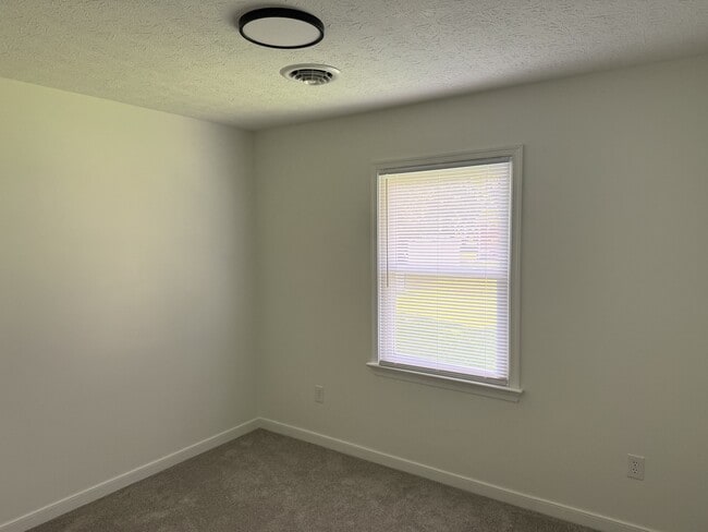 Photo - 218 N Mapleleaf Ave