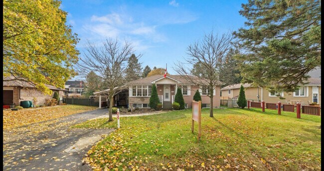 Building Photo - King and Keele Main Floor bungalow on larg...