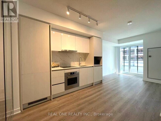 Photo - 180 Front St E Unité 711