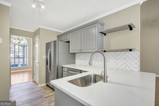 Photo - 82 Prestwick Ln