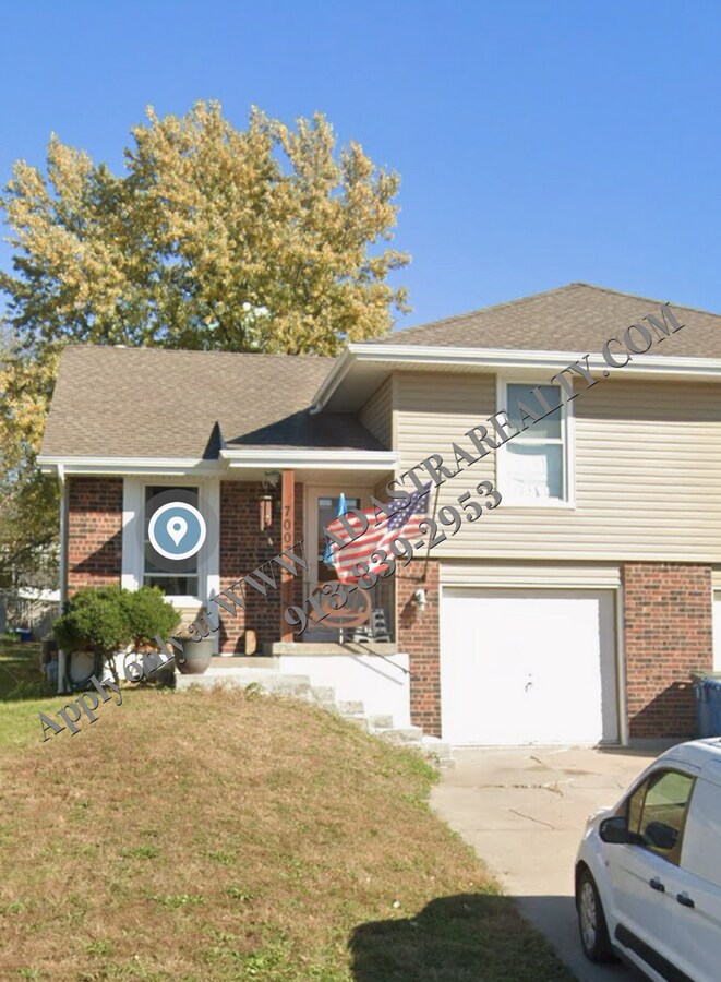 Nice and Spacious 3 Bed 1 Bath Duplex in P... - Nice and Spacious 3 Bed 1 Bath Duplex in P... House