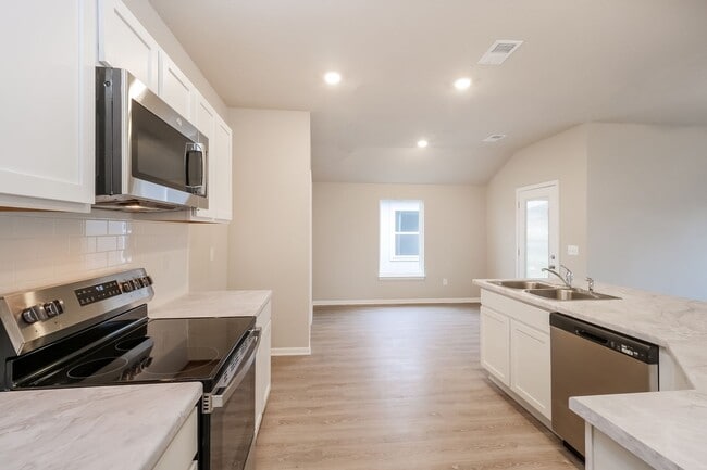 Photo - Beautiful, bright and brand new!!! 3 Bed / 2 Bath in Spring Hill, KS - PRICE DROP!