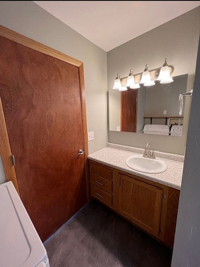 Photo - 613 E 9th St Unidad 613 E 9th St