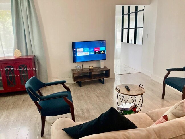 Photo - 811 SW 11th St Unidad 811