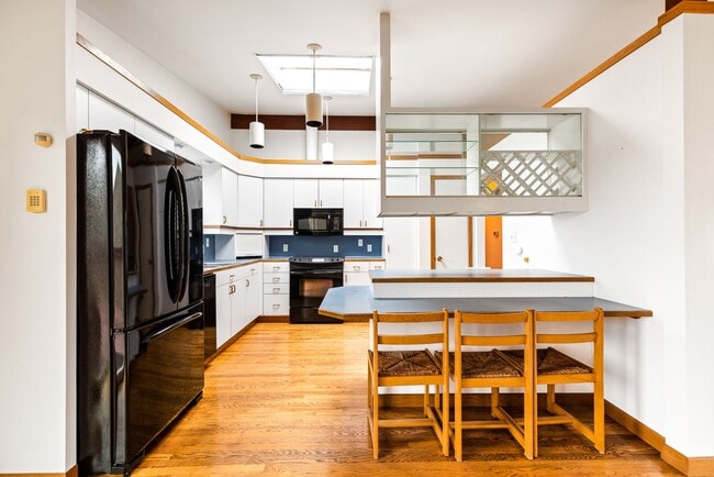 Photo - Lower Kennydale - Renton 4-bedroom 2.5 bath.