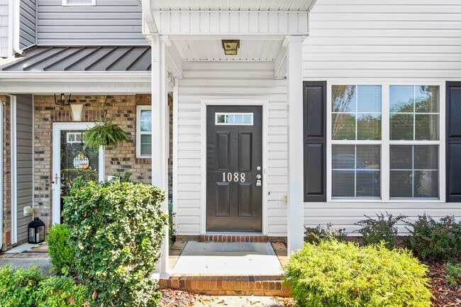 Photo - **Charming 2/2.5 Burlington Townhome**