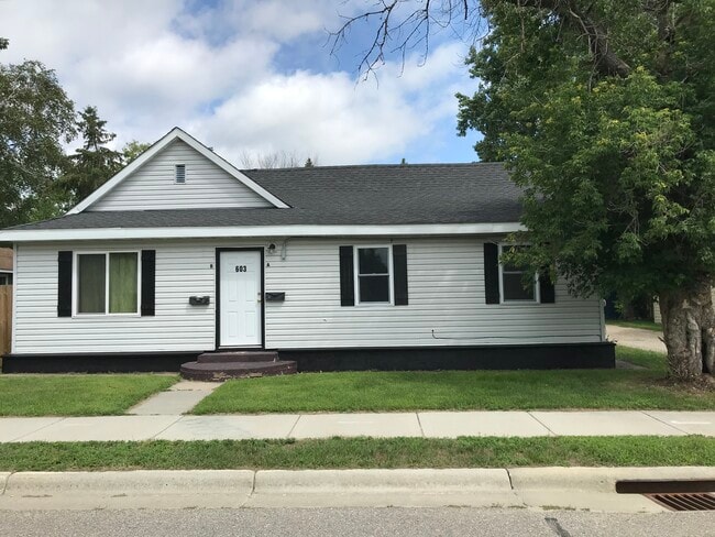 Building Photo - 603 12 St NW Unit A1