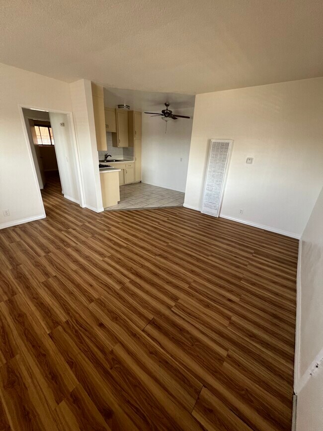 Living Room - 821 W Colden Ave Unit #5