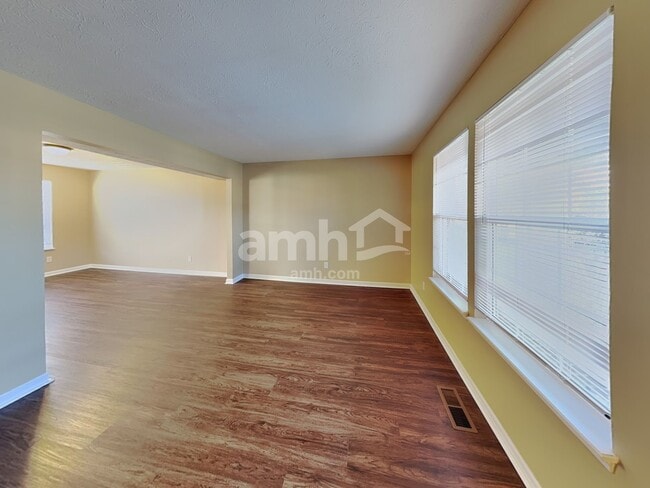 Photo - 1777 Woodstock Dr