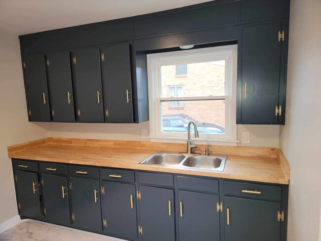 Photo - 1442 Filson St