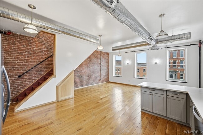 Photo - 110 Genesee St