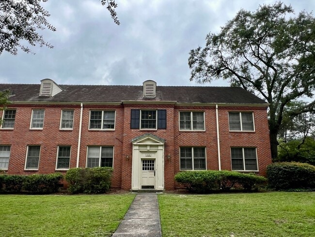 Building Photo - Devine location! Rental