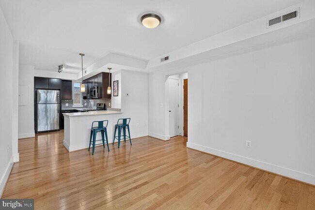 Photo - 809 Otis Pl NW Unit 104