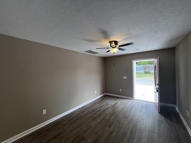 Photo - 213 Thomas St