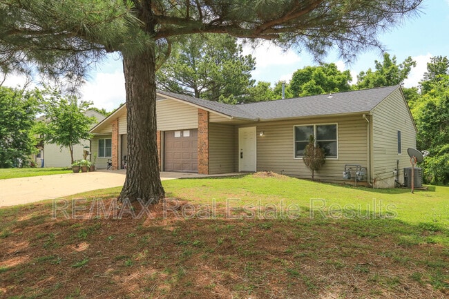 Photo - 205 White Oak Dr NE Unit C