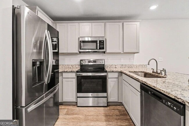 Photo - 3528 Station Dr