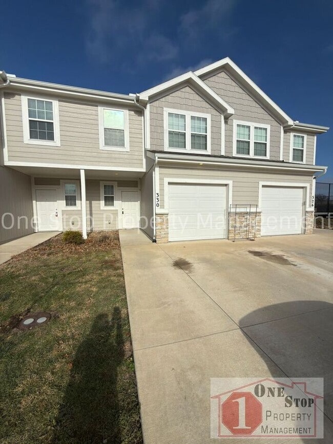 Building Photo - 3 Bedroom / 2.5 Bathroom Townhome in Louisburg, KS!