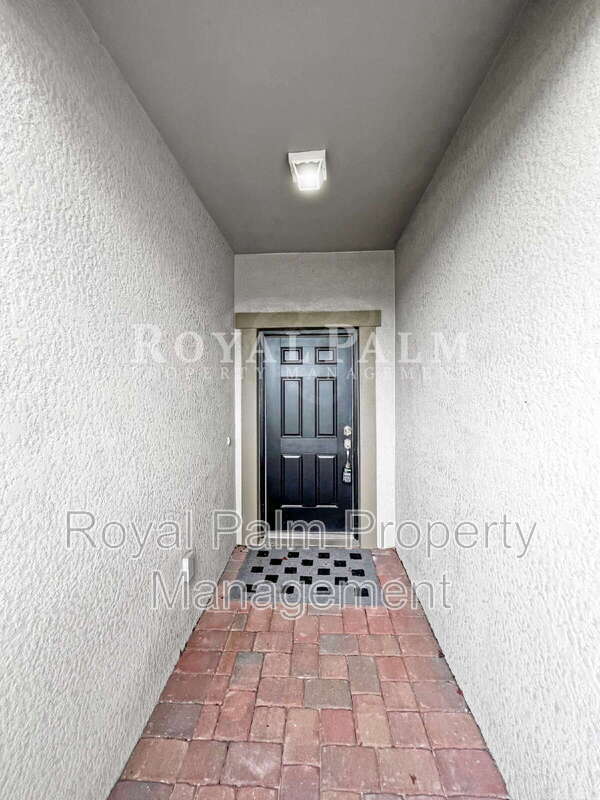 Photo - 1320 Trafalgar Pkwy