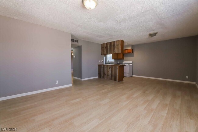 Photo - 833 N Bruce St