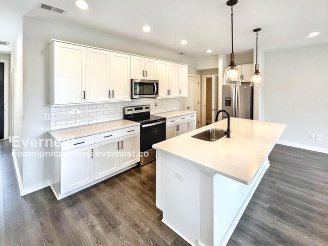 Photo - 105 Ethelyne Way