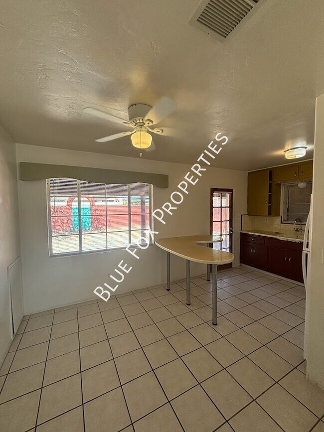 949 N Montezuma Ave
