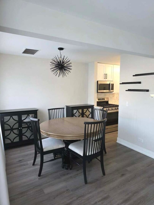 Photo - 2800 Mitchell Dr