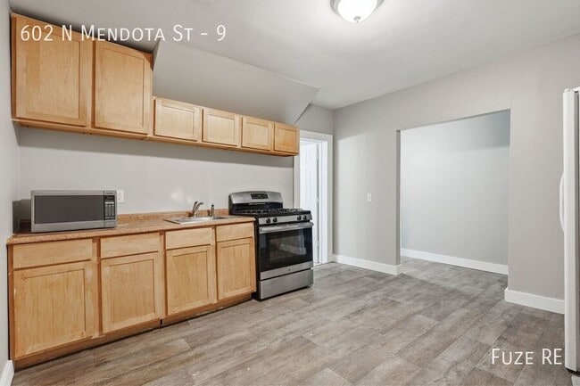 Photo - 602 N Mendota St Unidad 9