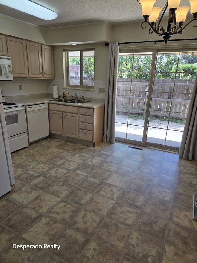 Photo - 414 E Thunderbird Dr