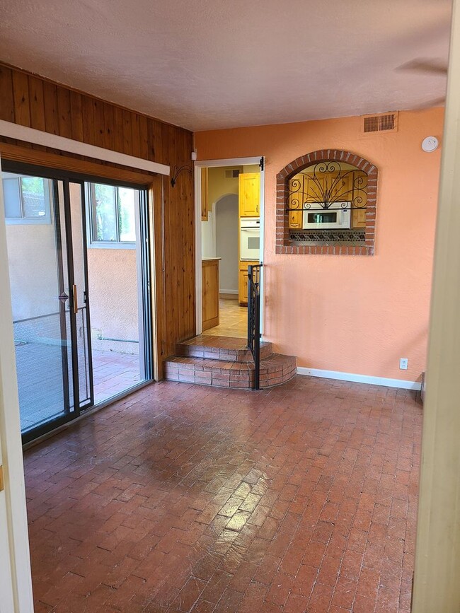 Photo - 4 Bedroom, 2 Bathroom! Lovely Home!
