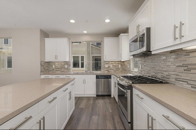 Photo - Modern Home in the Heart of Costa Mesa, 2 Bedroom, 2 Bath with all appliances and Garage