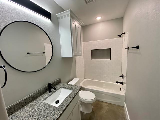 Photo - 114 W Walker St