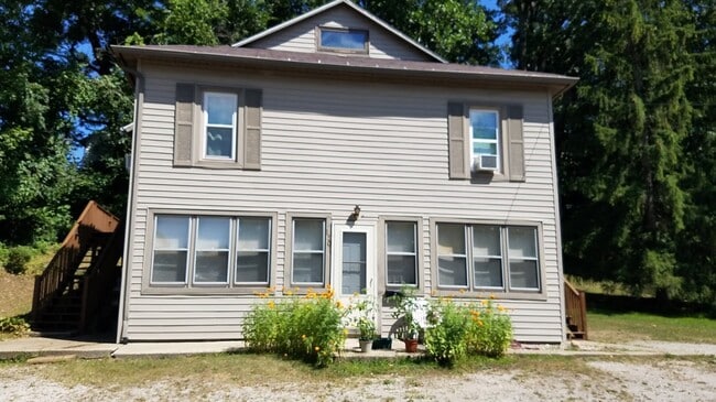 Upstairs Left Apartment, #3 - 1301 Grace St Unit 3