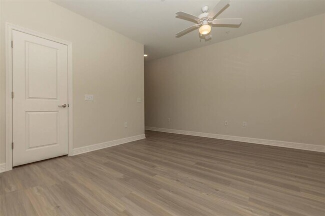 Photo - 1201 W Whitestone Blvd Unit h-202