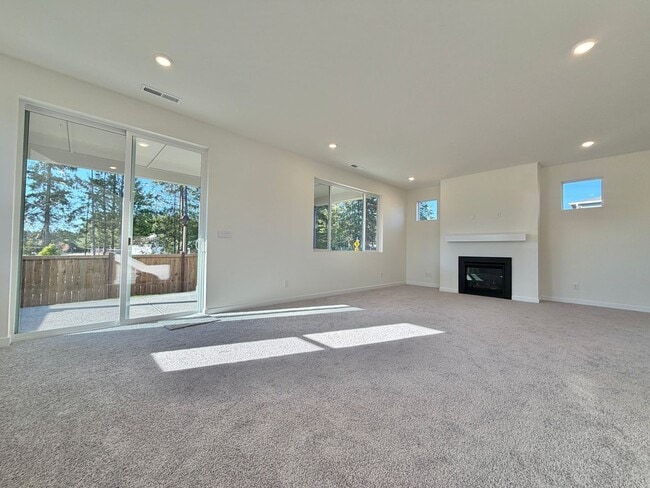 1827 NW Nahele Ct