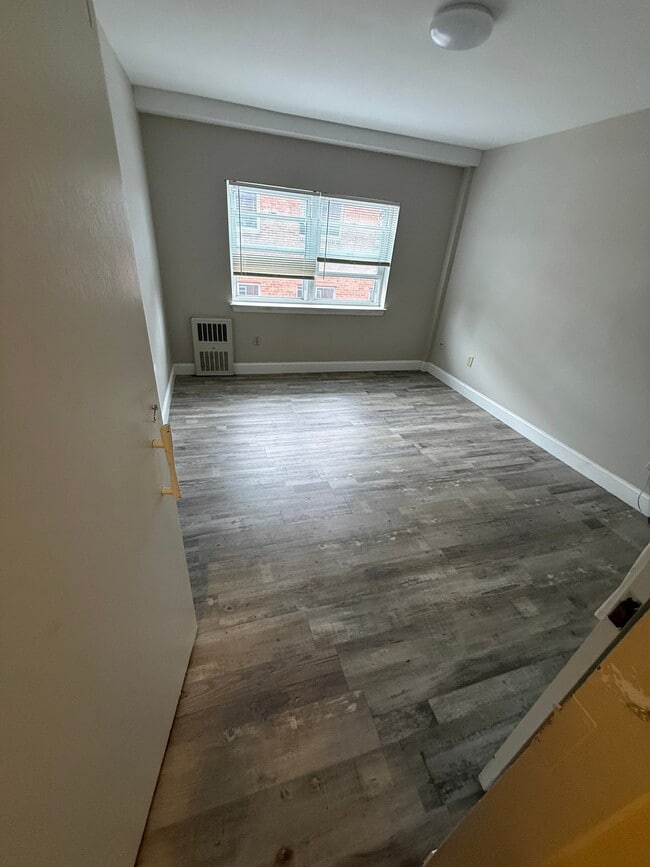 Photo - 50 Gillett St Unit D1