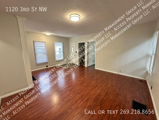 Photo - 1120 3rd St NW House