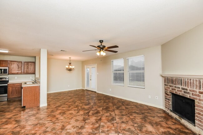 Photo - 517 Creekbend St