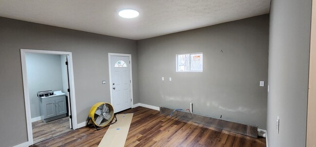 Photo - 429-431 Bolander